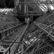 Un escalier de la tour Eiffel vendu comme un trésor !